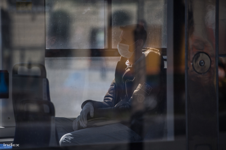 Utas egy budapesti villamoson a koronavírus idején