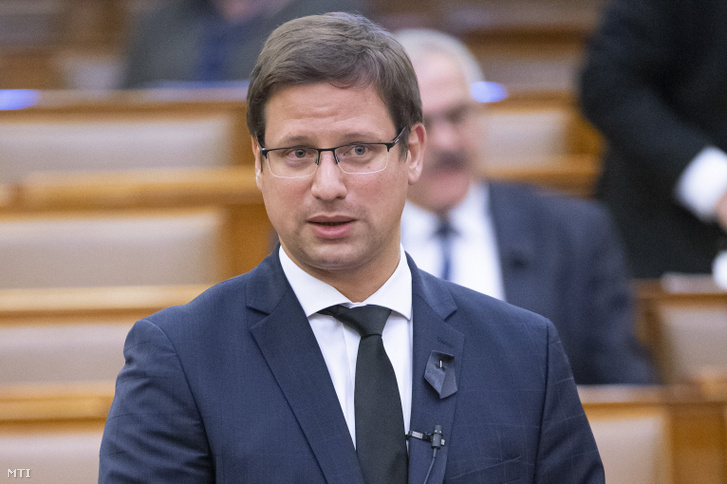 Gulyás Gergely azonnali kérdésre válaszol az Országgyűlés plenáris ülésén 2020. július 13-án.