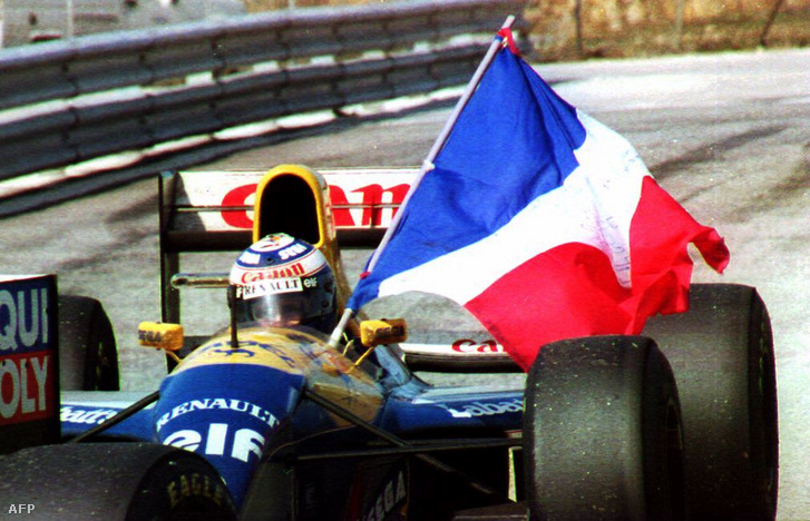 Alain Prost 1993-ban a Willams-Renault csapat pilótájaként ünnepli győzelmét Portugáliában
