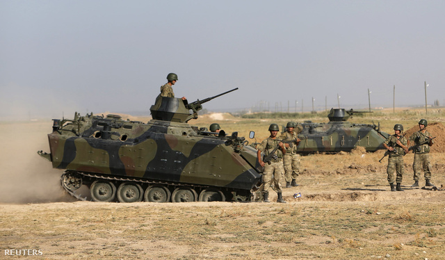 A török hadsereg alakulatai a határ közelében