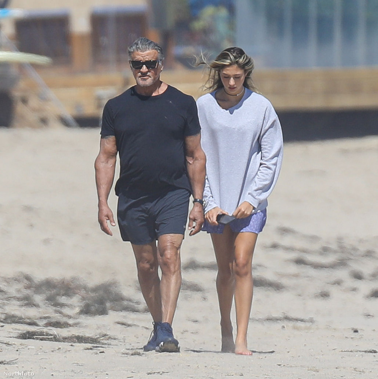 Sylvester Stallone ennek fényében 18 éves lányával sétált egyet a tengerparton.