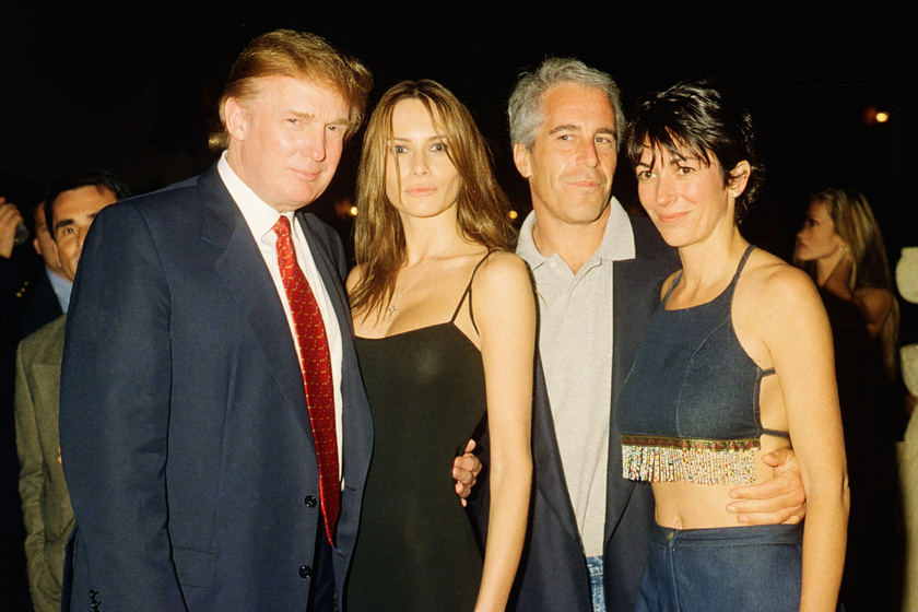 Donald és Melania Trump Jeffrey Epstein és Ghislaine Maxwell társaságában. A fotó 2000-ben készült.