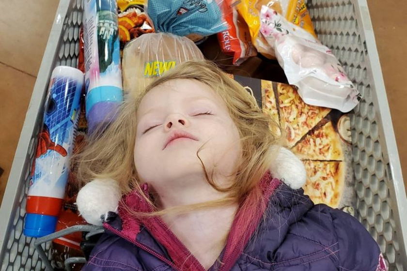A gyerekek bárhol bármikor képesek elaludni, akár nagybevásárlás közben is. De természetesen este, alvásidőben már nem megy nekik ilyen könnyen.