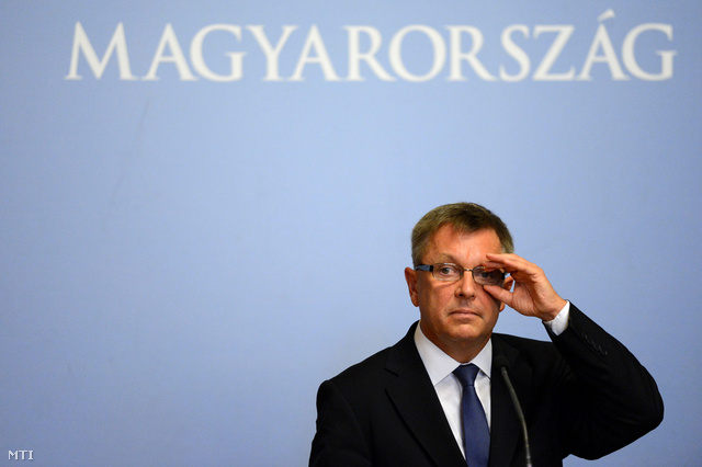 Matolcsy György nemzetgazdasági miniszter sajtótájékoztatót tart a Miniszterelnökségen