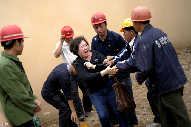 Tulajdonos próbálja védeni lerombolásra ítélt otthonát Guangdong tartományban