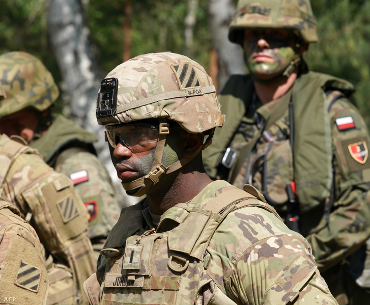 Lengyel és amerikai csapatok egy közös katonai gyakorlaton, a lengyel Drawsko Pomorskie kiképző területén, 2020. június 17-én.