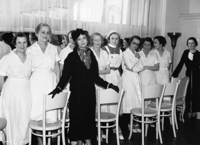 Elizabeth Arden alkalmazottai körében 1935-ben