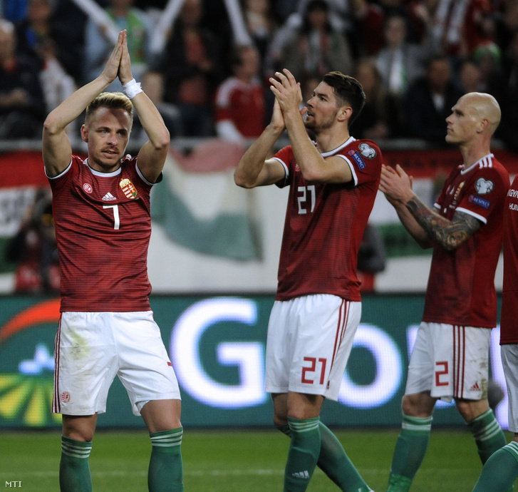 Dzsudzsák Balázs, Bese Barnabás és Baráth Botond (b-j) a Magyarország - Horvátország labdarúgó Európa-bajnoki selejtezőmérkőzés végén a Groupama Arénában 2019. március 24-én. A magyar válogatott 2-1-re győzött.