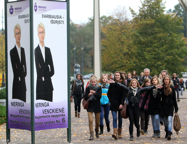 Neringa Venckienė és a Bátorság ösvénye párt plakátja