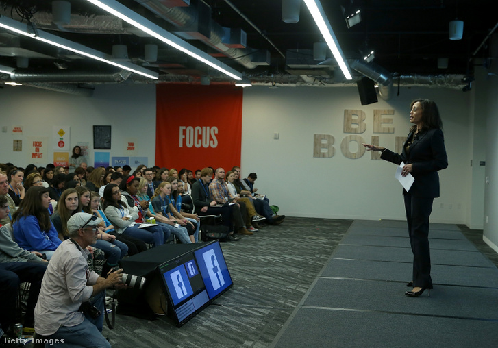Kamala Harris, a Facebook székhelyén 2015. szeptember 10-én a Safer Internet Day esemény alkalmával tartott beszédet.