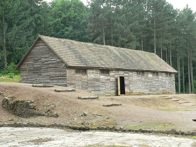 Az egykori recski munkatábor rekonstruált barakkja