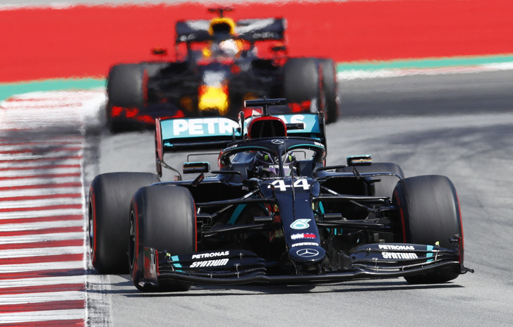 Lewis Hamiltont Max Verstappen követi a Spanyol Nagydíjon.