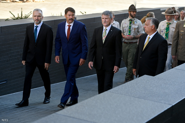 Áder János, Orbán Viktor, Kövér László és Wachsler Tamás a Kossuth téren az államalapítás és az államalapító Szent István király ünnepén 2020. augusztus 20-án.