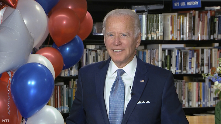 Joe Biden demokrata elnökjelölt videokonferencián beszél a négy napos demokrata konvenció második napján.