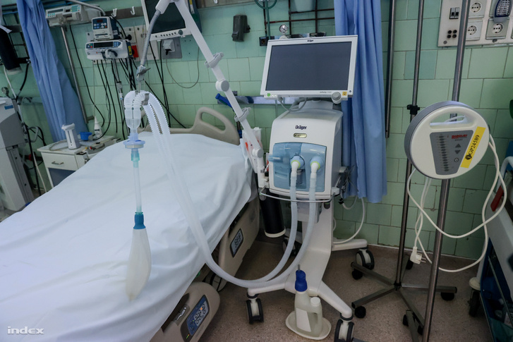 Invazív lélegeztetőgép a Szent János Kórház fertőző Covid-osztályán