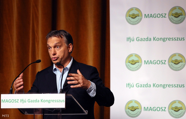 Orbán Viktor a Magyar Gazdakörök és Gazdaszövetkezetek Szövetsége (Magosz) ifjúgazda-tagozatának kongresszusán Cegléden 2012. október 13-án.
