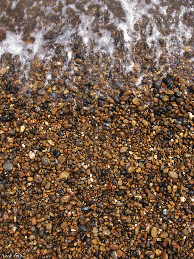 stockfresh 2013782 sea-and-pebbles sizeM
