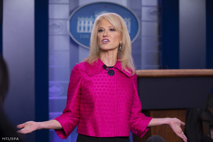 Kellyanne Conway a Fehér Házban tart sajtótájékoztatót 2020. január 6-án.