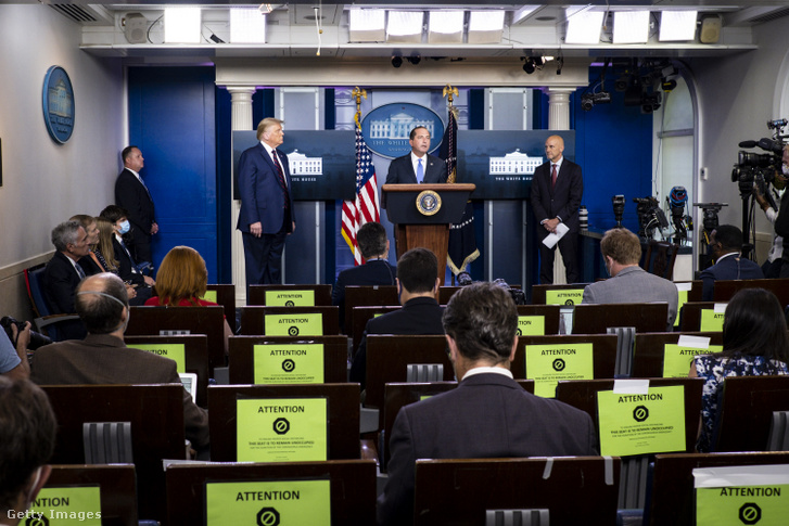 Donald Trump és Stephen Hahn a Fehér Házban, 2020. augusztus 23-án