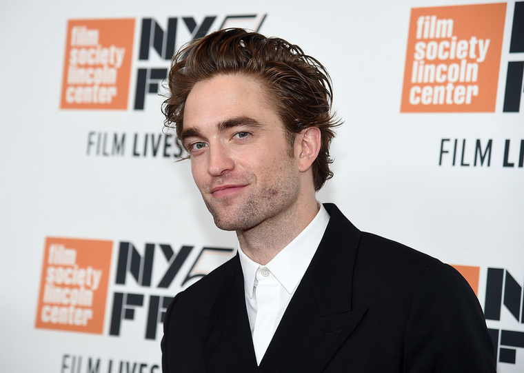 Robert PattinsonAz Alkonyat sztárja nem nagyon mulaszt el egyetlen alkalmat sem, hogy elmondja, mennyire megbánta a szerepet, ami a hírnevet hozta neki - pedig hát így volt