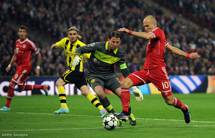 Mario Mandzukic és Arjen Robben a Bayern München és a Borussia Dortmund mérkőzésen 2013. május 25-én.