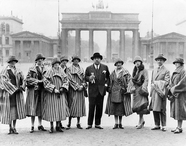 Paul Poiret manökenekkel Berlinben 1933-ban