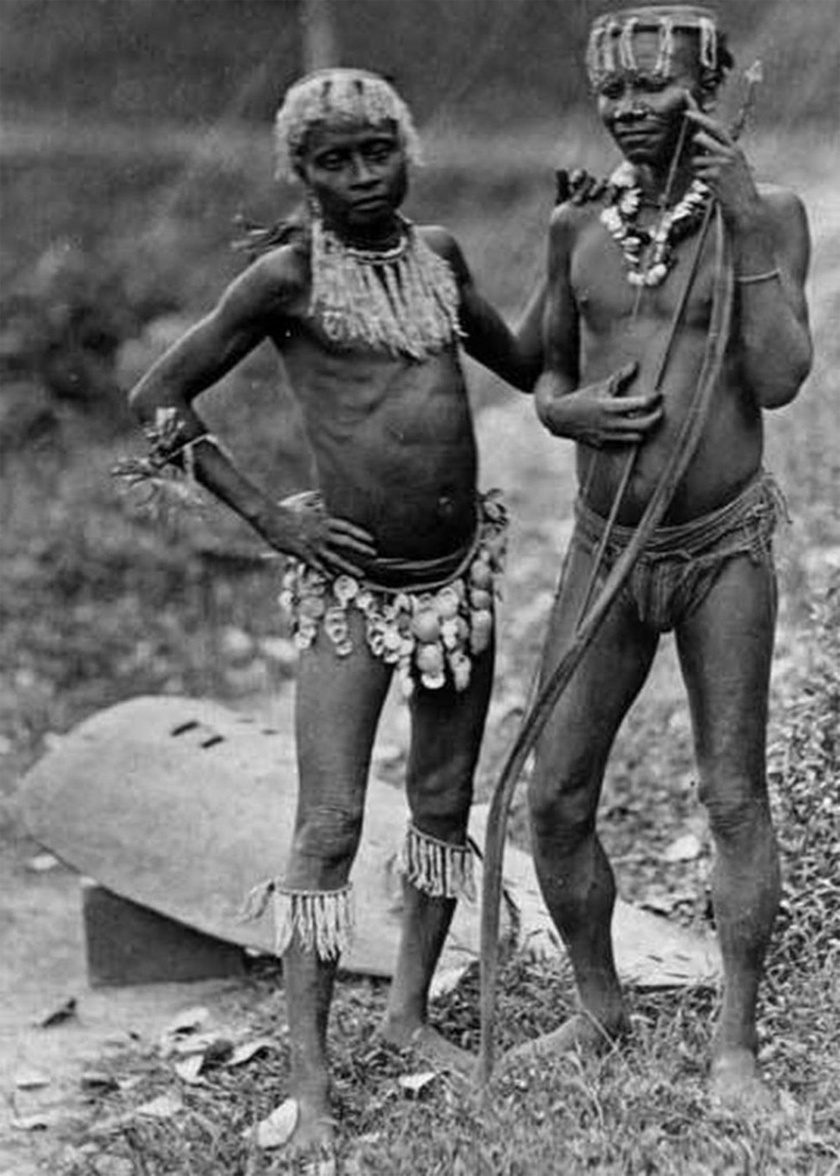 Az egyik legkorábbi fotó két nagy andamán férfiról, 1875-ben.
