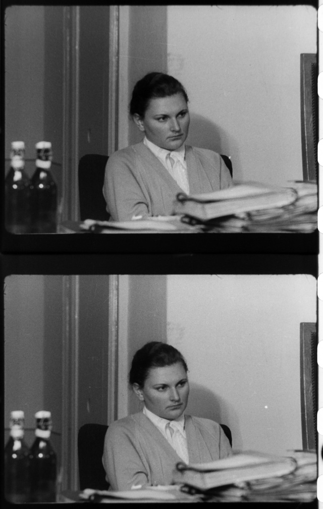 Lakatos Péterné a Nagy Imre és társai per tárgyalásán készült filmfelvétel egy képkockáján. Fő utca, Budapest, 1958.