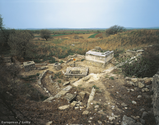 Szentély és a benne található oltár romjai Trójában