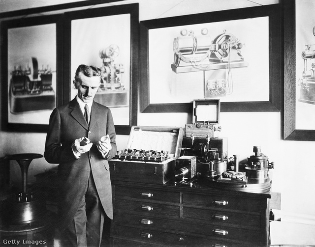 Nikola Tesla a laboratóriumában