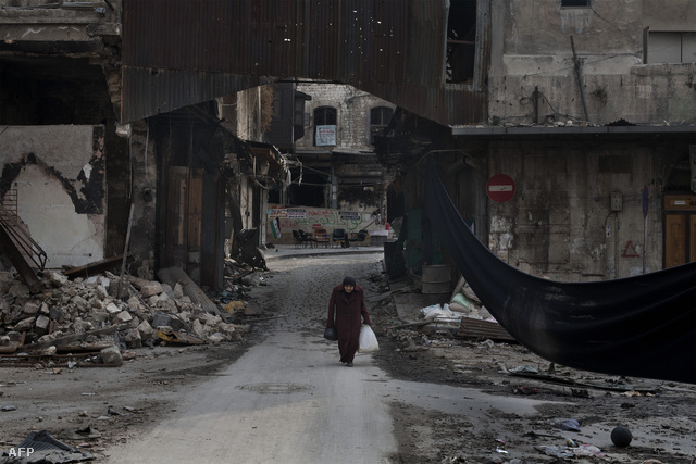 Aleppo, Bab el-Abid negyede. A fekete anyag a kormányerők lövészeinek hatótávolságát jelöli.