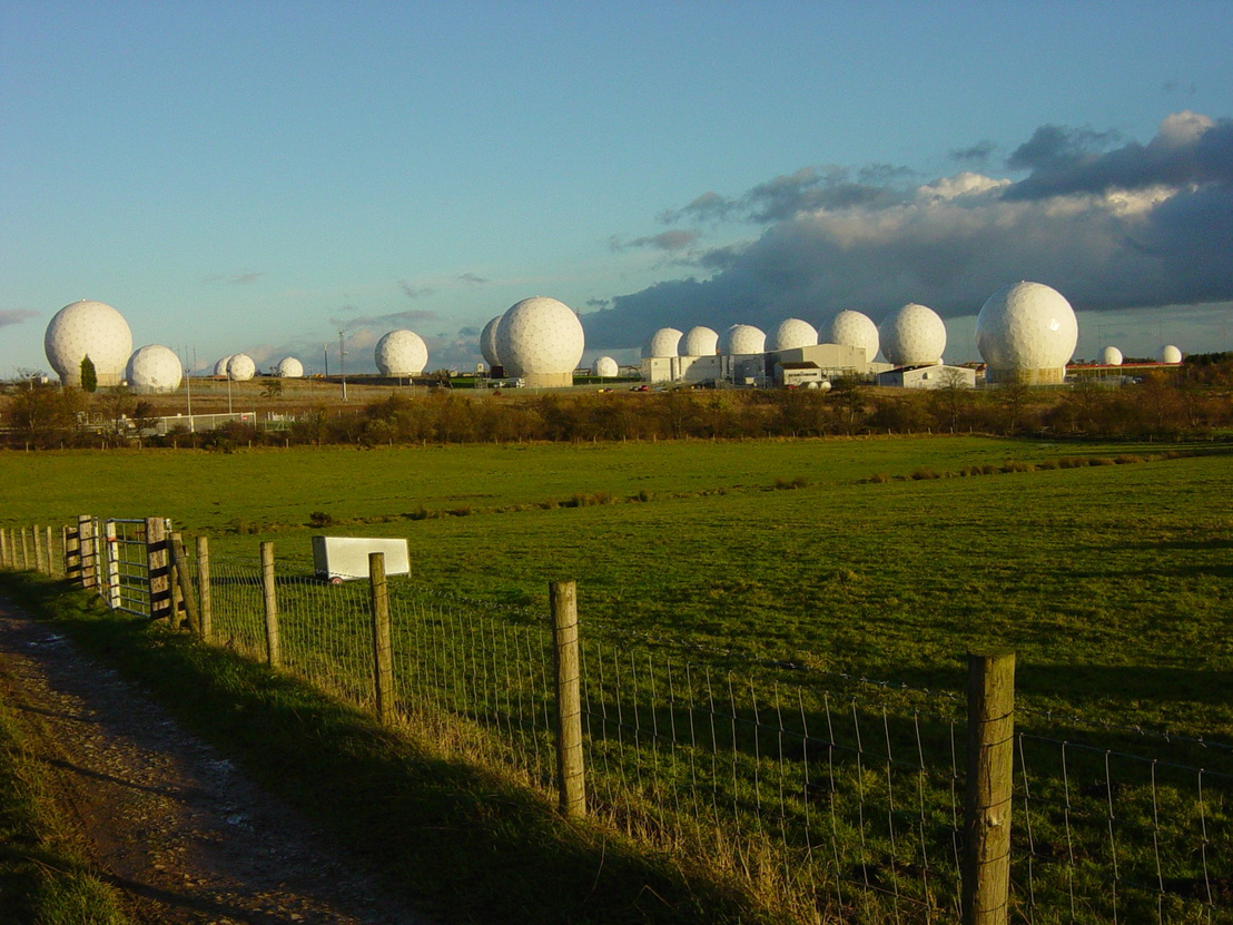ECHELON megfigyelő rendszer - RAF Menwith Hill, Észak-Yorkshire, Anglia