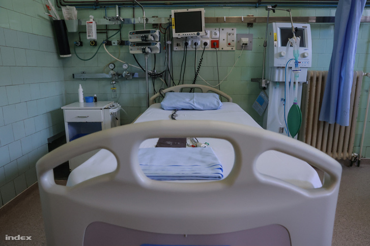 Lélegeztetőgép a Szent János Kórházban 2020. március 28-án