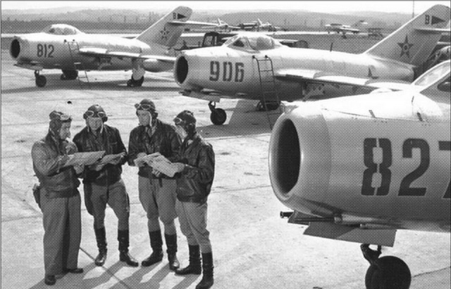 MIG-15-ös vadászrepülőgépek és pilótáik 1955 szeptemberében