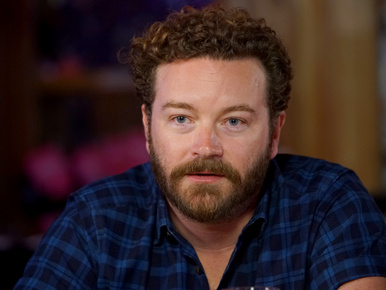 Elkezdődött a nemi erőszakért megvádolt Danny Masterson tárgyalása