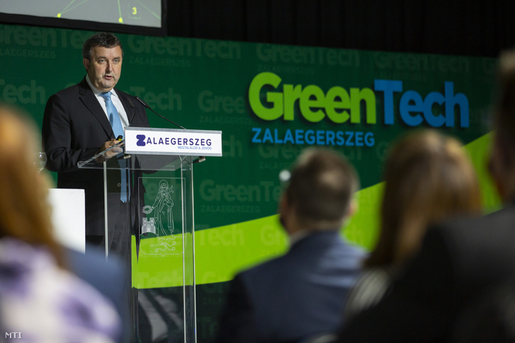 Palkovics László innovációs és technológiai miniszter beszédet mond a GreenTech  Zöld energia és fenntarthatóság című szakkiállítás és konferencia megnyitóján a zalaegerszegi Keresztury Dezső Városi Művelődési Központban 2020. szeptember 25-én.