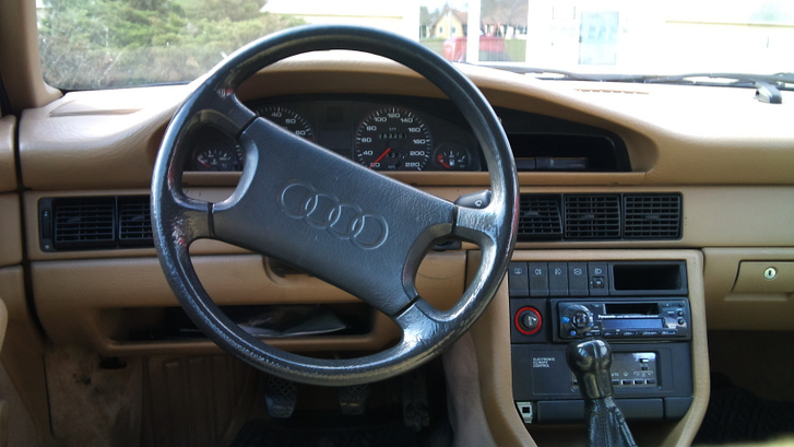 Audi 100 typ 44