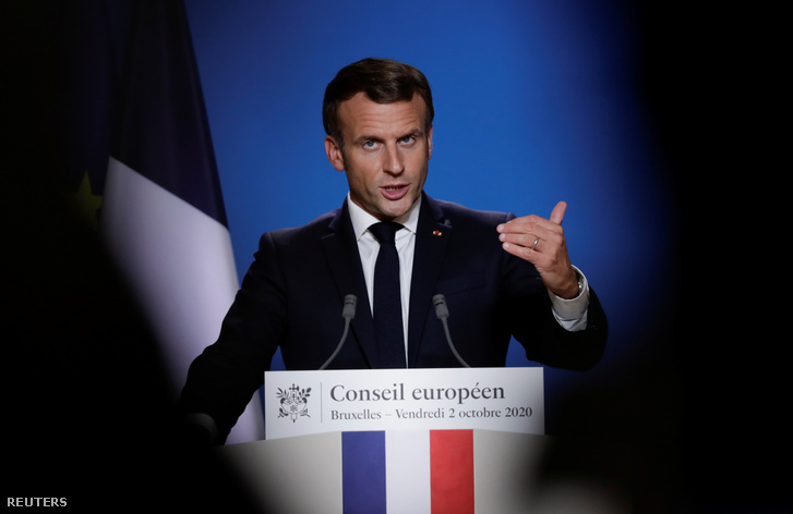 Emmanuel Macron beszél az EU találkozó után Brüsszelben 2020. október 2-án