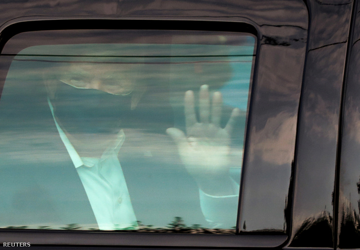 Donald Trump kikocsizik a kórházból október 4-én