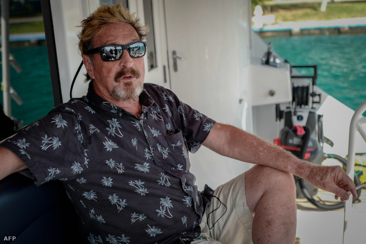 John McAfee a jachtján 2019-ben Havannában