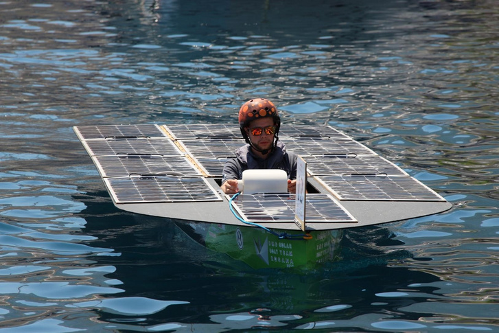 A Solar Boat Team egy korábbi hajója.