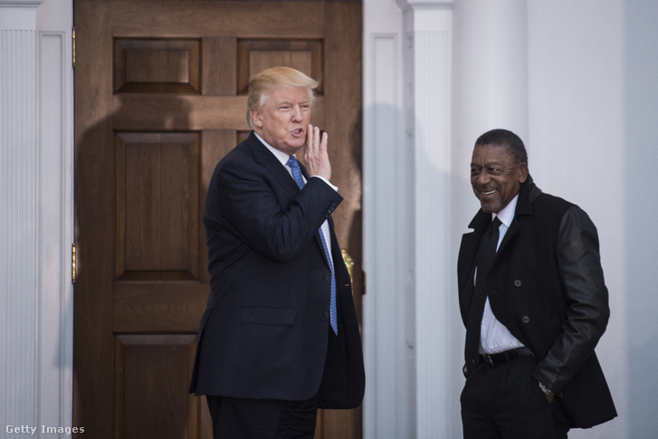 Donald Trump és Robert L. Johnson 2016 novemberében