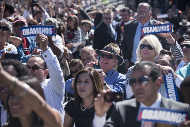 Rajongók Obama Kaliforniai kampányának egyik állomásán