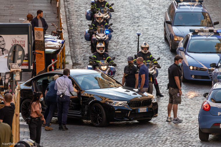A stáb, Tom Cruise-zal az élükön egy autós üldözést rögzítettek a Colosseum közelében, ami miatt az olasz főváros belvárosának egy részét le kellett zárni.