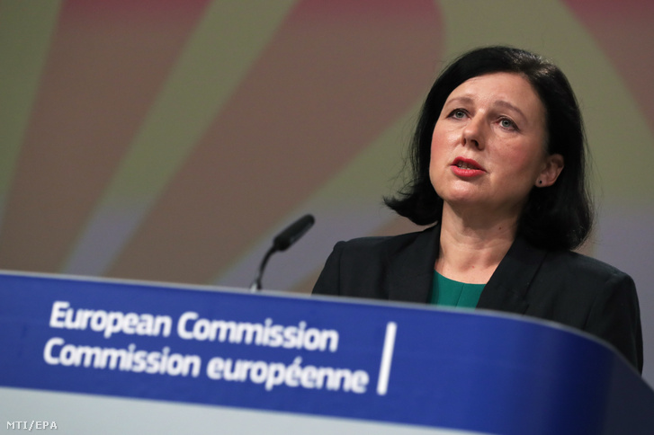 Věra Jourová, az Európai Bizottság értékekért és átláthatóságért felelős alelnöke Brüsszelben