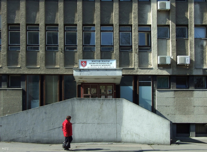 A Magyar Máltai Szeretetszolgálat Budapesti Központjának épülete a fõváros III. kerületében, a Miklós utca 32.-ben