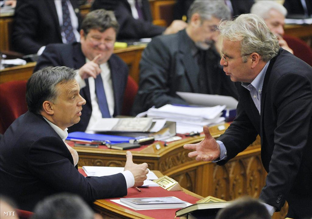 Pokorni Zoltán XII. kerületi polgármester és Orbán Viktor az országgyűlésben