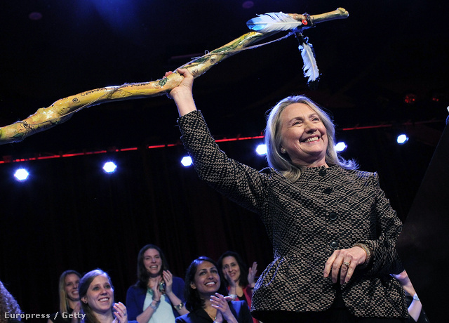 Hillary Clinton a New York a nőkért alapítvány díjával