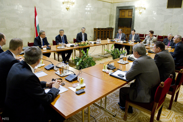 Orbán Viktor német cégek vezetőivel tárgyal október végén