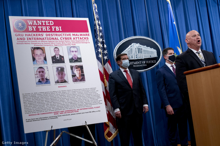 6 orosz hírszerző fotója az FBI sajtótájékoztatóján Washingtonban 2020. október 19-én